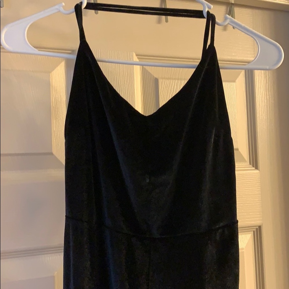 FOREVER21 SMALL VELVET BLACK JUMPSUIT